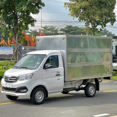 Giá xe tải Thaco TF230 thùng kín